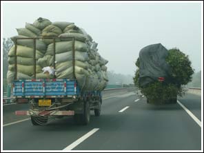 Overladen vrachtauto's
